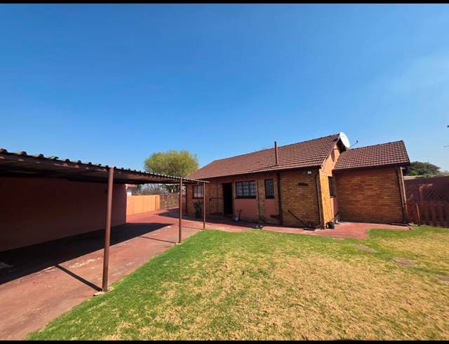 3 BEDROOM HOUSE FOR SALE IN VAN DYK PARK